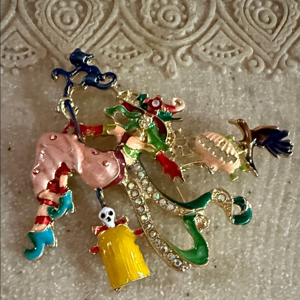 NWT Witch on broom so much detail 3.5”Colorful Enamel Brooch with Rhinestones
